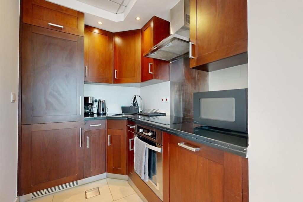 Studio In Best Part Of Downtown With Amazing Pool Dubai Eksteriør billede